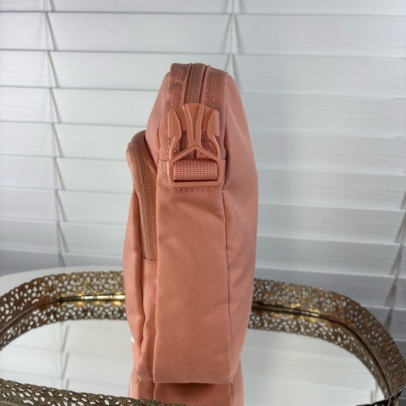 Nike Bag Heritage Crossbody Pink Zip Closure Adjustable Removable Strap Travel - Picture 5 of 10